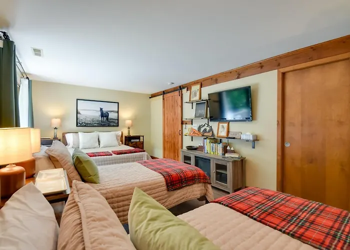 Tasteful Townhome W/ Community Amenities