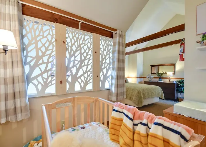 Сasa de vacaciones Tasteful Townhome W/ Community Amenities